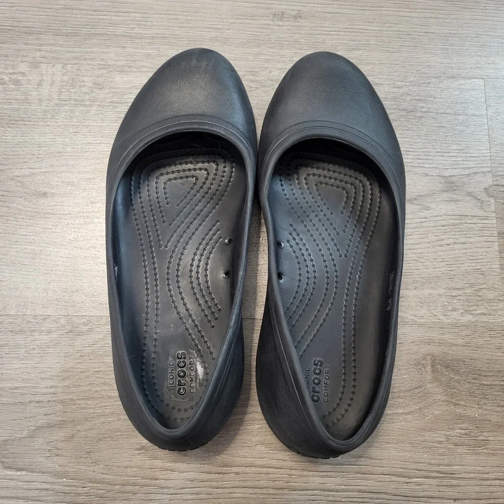 Crocs‎ Flat Shoes Black Womens Size 9 Round Toe Slip On Non Marking Rubber